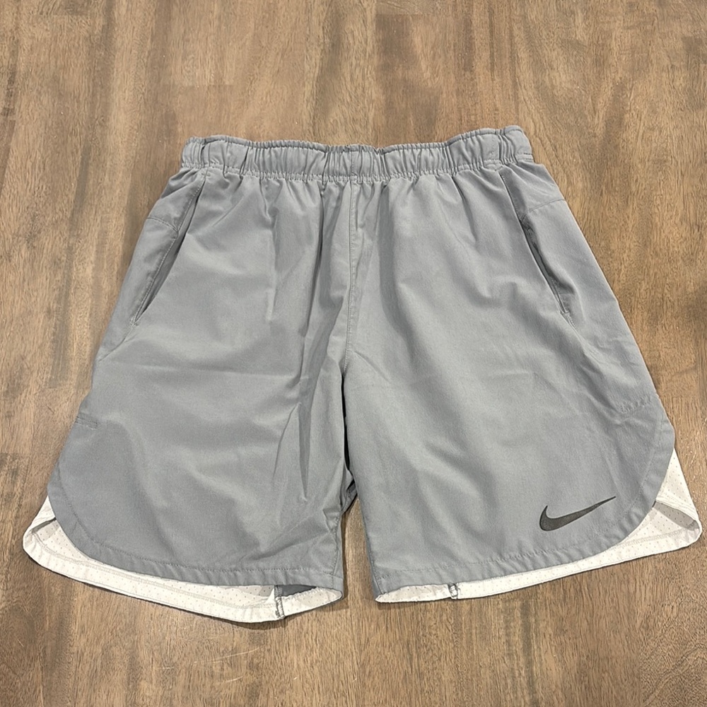 Nike Men's Gray Athletic Shorts
